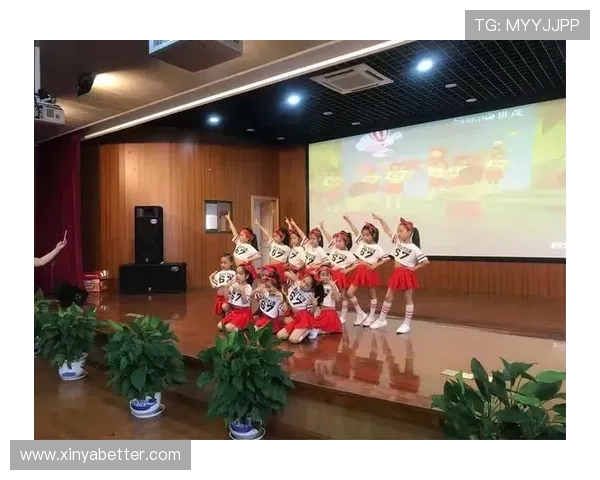 小足球场上的未来之星卡通形象展现激情与梦想的成长故事 小足球场上的未来之星卡通形象展现激情与梦想的成长故事